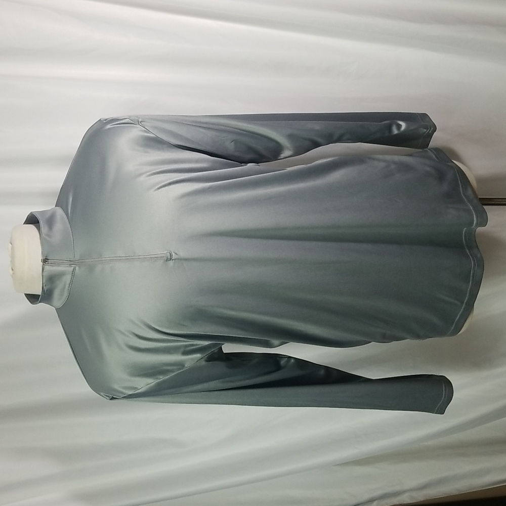 REEBOK LONG SLEEVE  SILVER SHIMMER MENS  ATHLETIC SHIRT IN POLYESTER SIZE XL